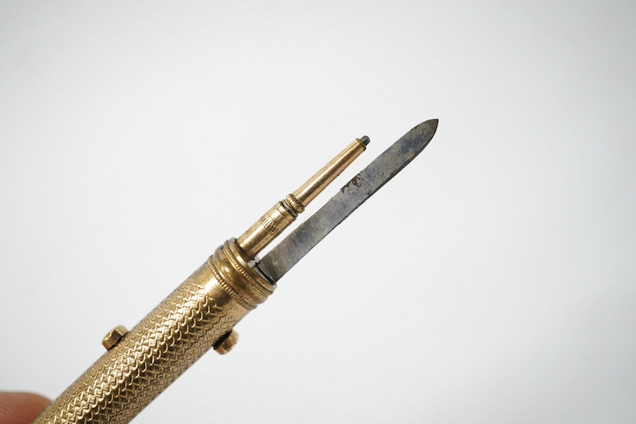 An unmarked yellow metal vinaigrette, 18mm, together with a yellow metal overlaid combination propelling pencil/penknife and a carved jade fob. Condition - fair to good.